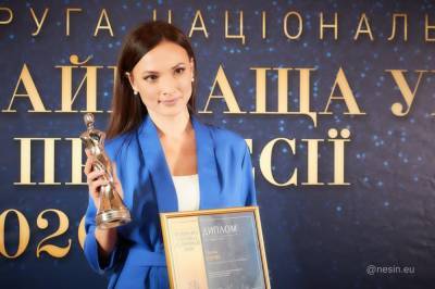 Ведущую телеканала NEWSONE Елену Кирик наградили премией "Лучшая украинка в профессии" - newsone.ua - Киев