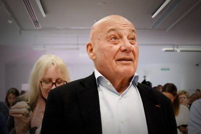 Владимир Познер - Познер потребовал жесткого наказания за отказ носить маску - tvc.ru - Франция