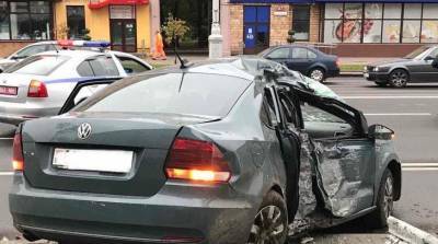 В Минске автомобиль врезался в осветительную мачту - пострадала подросток - belta.by - Минск