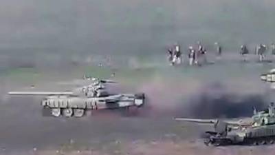 Арцрун Ованнисян - Военные Карабаха сообщили об уничтожении десяти танков Азербайджана - iz.ru - Армения - Азербайджан - Мартакерт
