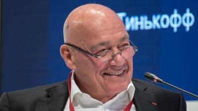 Владимир Познер - Познер назвал «идиотским» отношение Запада к российской вакцине от COVID-19 - riafan.ru - Москва - Россия