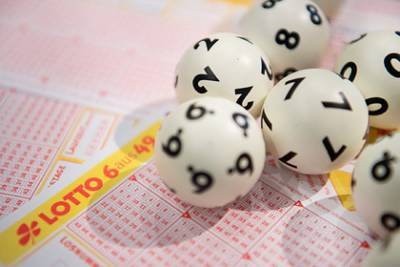 Три брата 40 лет играли в лотерею с одними и теми же числами и сорвали джекпот - lenta.ru - Австралия - Ричмонд