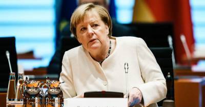 Ангела Меркель - Штеффена Зайберта - Меркель призвала глав Армении и Азербайджана к прекращению огня - ren.tv - Армения - Германия - Азербайджан - Нагорный Карабах