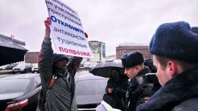 Ольга Смирнова - В Петербурге задержан участник акции в поддержку крымских татар - svoboda.org - Санкт-Петербург