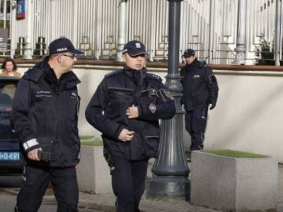 В Польше школьница во время урока напала с ножом на учениц - golos.ua - Польша