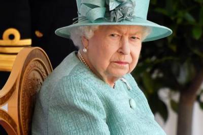 Елизавета II - Прислуга Елизаветы II не желает разлучаться с родными на Рождество, чтобы обезопасить королеву - argumenti.ru