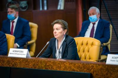 Наталья Комарова - Комарова заявила о снижении добычи нефти в ХМАО по итогам восьми месяцев на 15 млн тонн - znak.com - Югра