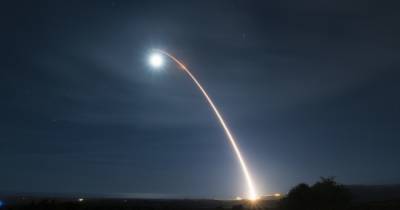Запуск баллистической ракеты показали на видео - popmech.ru - США - шт. Калифорния - Маршалловы Острова