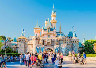 Disney уволит 28 тыс. сотрудников своих тематических парков - vinegret.cz - Гонконг - Япония - Париж - шт.Флорида - Шанхай - шт. Калифорния