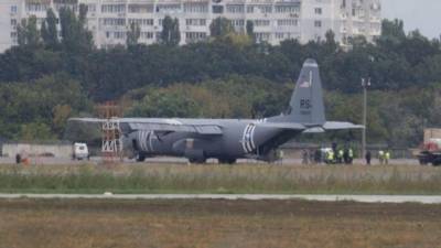 Отказал двигатель: самолет ВВС США C-130 Hercules экстренно сел в Одессе - 5-tv.ru - США - Украина - Германия - Одесса - Харьков - Ввс
