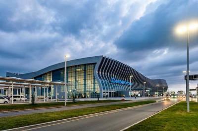В Крыму женщину с ребенком не пустили в самолет из-за игрушечного пистолета в коробке - argumenti.ru - Крым - Симферополь