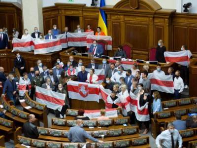 Дмитрий Разумков - Виктор Медведчук - Александр Лукашенко - Владимир Вятрович - Илья Кива - Сергей Соболев - Илья Кивы - В Раде произошла перепалка из-за белорусских флагов. Разумков призвал Киву приносить в парламент украинскую символику - gordonua.com - Белоруссия