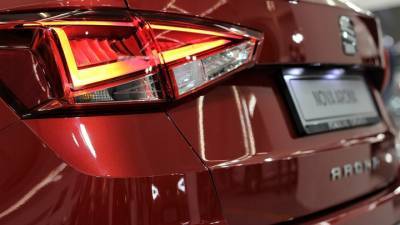 Lada Granta - В России возобновилось падение продаж автомобилей - vesti.ru - Россия