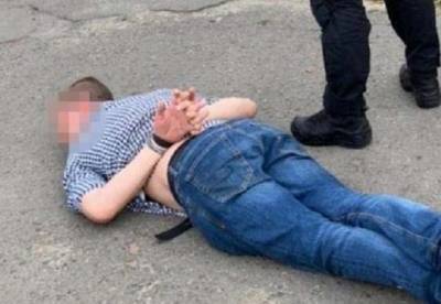 В Киеве полицейского задержали за торговлю наркотиками (фото) - facenews.ua - Киев - Николаевская обл.
