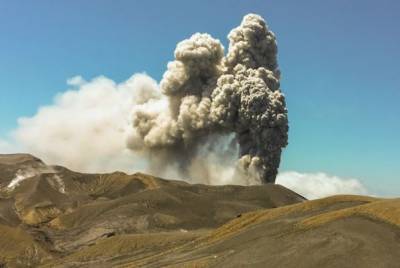 На Курилах вулкан Эбеко выбросил в небо очередную порцию пепла - eadaily.com - Северо-Курильск