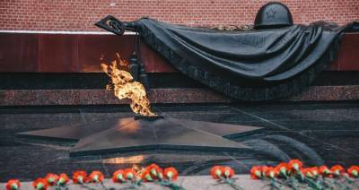 Сергей Собянин - Собянин возложил цветы к Могиле Неизвестного Солдата в День города - m24.ru - Москва