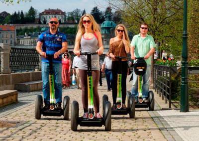 Пропуска и GPS: движение сегвеев в центре Праги хотят ограничить - vinegret.cz - Чехия - Прага