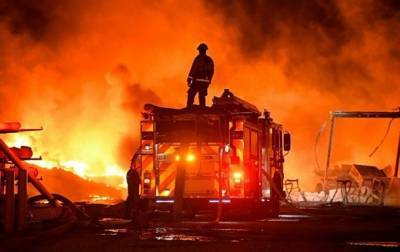 Ньюсом Гэвин - Десятки американцев оказались в кольце лесных пожаров - korrespondent.net - США - шт. Калифорния