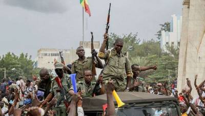Военные мятежники в Мали отпустили экс-президента на лечение в ОАЭ и отменили комендантский час - informburo.kz - Эмираты - Мали - Парламент