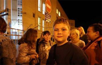 За рисунок на асфальте каратели задержали 12-летнего ребенка - charter97.org - Minsk