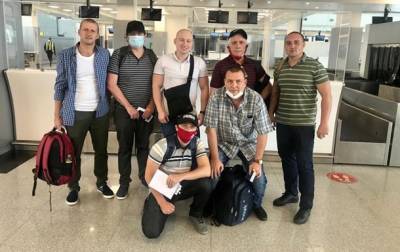 Владимир Зеленский - В Украину из плена пиратов вернулись шесть моряков - korrespondent.net - Украина - Нигерия