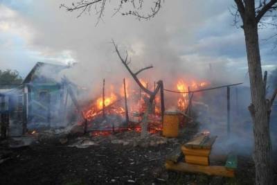 Под утро в Ивановской области в очередной раз сгорел садовый домик - mkivanovo.ru - Ивановская обл.