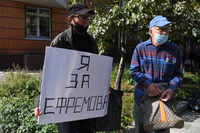 Михаил Ефремов - Эльман Пашаев - Полиция предостерегла фанатов Ефремова от проведения пикета у суда - lenta.ru - Москва