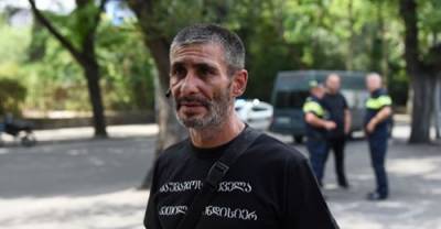 Георгий Шакарашвили - Отец обвиняемого по делу Шакарашвили пытался поджечь себя возле прокуратуры - newsgeorgia.ge