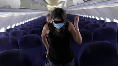 В Японии самолет совершил экстренную посадку из-за пассажира без маски - gazeta.ru - Япония - Ухань - Осака
