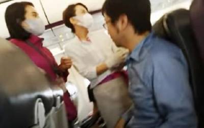Самолет экстренно сел из-за пассажира без маски - korrespondent.net - Япония
