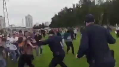 "Пошли отсюда, позор!": белорусские протестующие "разнесли" силовиков Лукашенко, кадры - politeka.net - Белоруссия - Витебск
