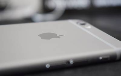 Марк Гурман - Apple представит новый iPhone не раньше октября, - Bloomberg - rbc.ua