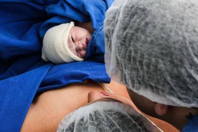 Зараженный коронавирусом мужчина-трансгендер родил ребенка - live24.ru - Китай - Англия - Австралия - Фиджи