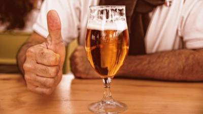 Денис Мантуров - Минпромторг предложил начать обязательную маркировку алкоголя с пива - piter.tv - Россия