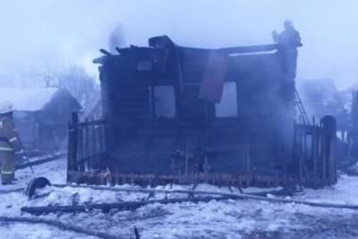 Шесть человек заживо сгорели в новогоднюю ночь в Чувашии - mk.ru - респ. Чувашия