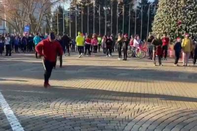 Алексей Чернов - Жители Кубани вышли на новогодний забег 1 января - kuban.mk.ru - Краснодар - Новороссийск - Кубани