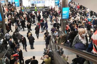 В аэропортах Москвы обстановка накаляется: задержано более 10 рейсов - readovka.news - Москва - Шереметьево