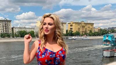 Анна Семенович - Пышногрудая Семенович решила застраховать самое дорогое - nation-news.ru