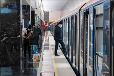 Максим Ликсутов - Свыше 22 тыс пассажиров встретили Новый год в столичном метро - m24.ru