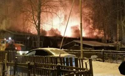 В Тюмени больше 30 человек эвакуировали из горящего дома - news.megatyumen.ru - Тюмень - Тюменская обл.
