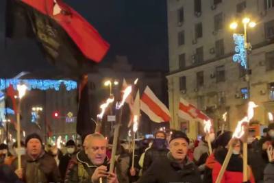 Степан Бандер - В Киеве прошло шествие в честь Бандеры: было много белорусских флагов - mk.ru - Киев