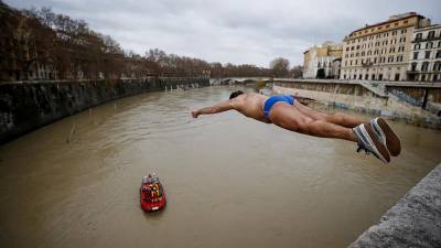 Новый год в ледяной воде - ru.euronews.com - Россия - Португалия - Рим - Лиссабон - Европа