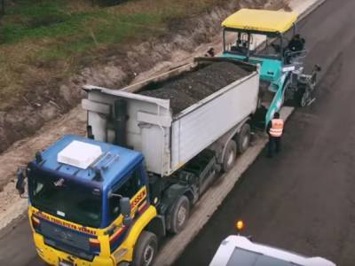 Владимир Зеленский - Дороги в Украине станут золотыми: названа сумма, которую "закатают" в асфальт – лучше присядьте - akcenty.com.ua - Строительство