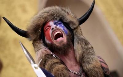 Ворвался в Капитолий в «шапке викинга»: в США арестован протестующий, ставший «звездой» соцсетей - enovosty.com - США - Колумбия - шт. Аризона