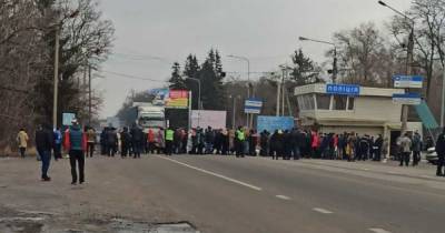 Под Харьковом люди перекрыли трассу через плату за коммуналку - tsn.ua - Симферополь - Харьков - Тариф