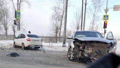 В Тюмени столкнулись «Инфинити» и «Лада». Водитель иномарки получил травму - nashgorod.ru - Тюмень - Тюменская обл. - Тобольск