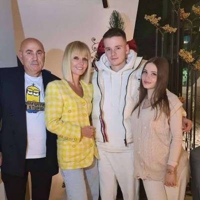 Арсений Шульгин - Эта новогодняя ночь была поистине волшебной: Валерия впервые стала бабушкой - skuke.net