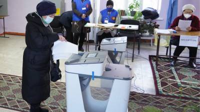 В Кыргызстане проголосовали все 17 кандидатов на пост президента - mir24.tv - Киргизия