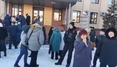 Лисичане пришли под ВГА протестовать против высоких коммунальных тарифов - vchaspik.ua - Украина