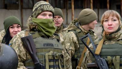 Солдат ВСУ пожаловался на комбата, вымогавшего по 10 тысяч гривен за отпуска в праздники - riafan.ru - ЛНР - Луганск
